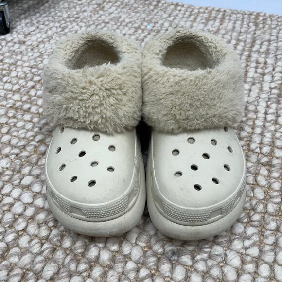 Crocs Furever Crush Clog in Bone SZ 6 Fur-Lined Winter Chunky Platform GUC - Picture 3 of 11